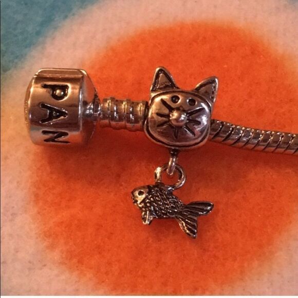 Super ADORABLE Cat with Fish Charm - Picture 1 of 3